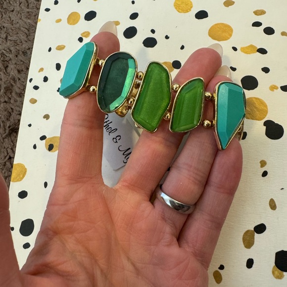 Ethel And Myrtle Green Gem Jewel Stretch Bracelet NEW - Picture 3 of 3
